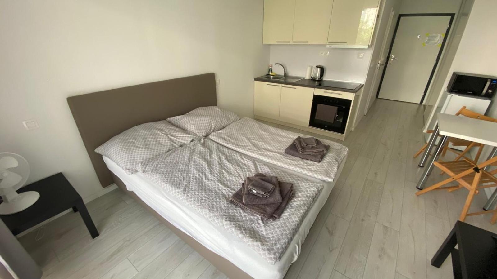 1 Room Apartment With Terrace, Slnecnice Bratislava Luaran gambar